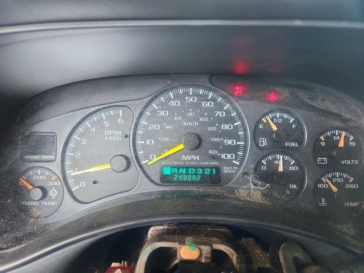 CHEVROLET SUBURBAN 2001 — 10