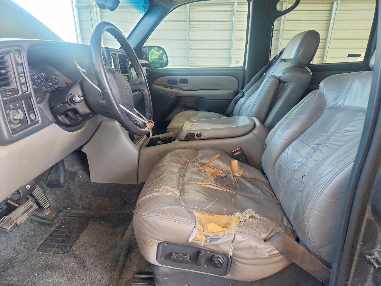 CHEVROLET SUBURBAN 2001 — 8