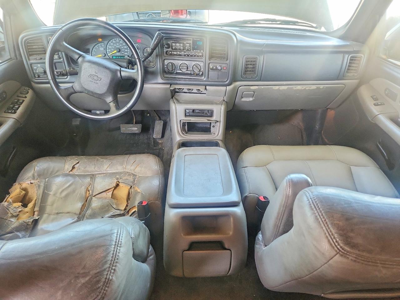 CHEVROLET SUBURBAN 2001 — 9