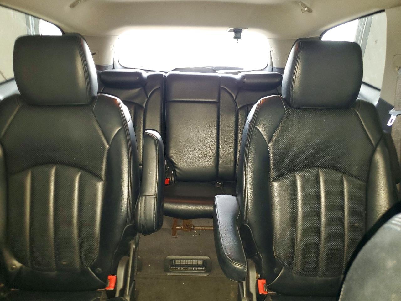 CHEVROLET TRAVERSE 2011 — 11