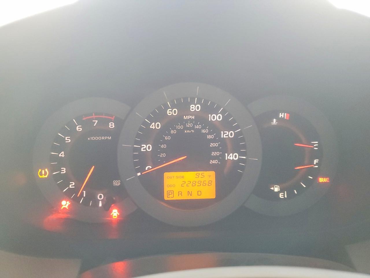 TOYOTA RAV4 2006 — 10