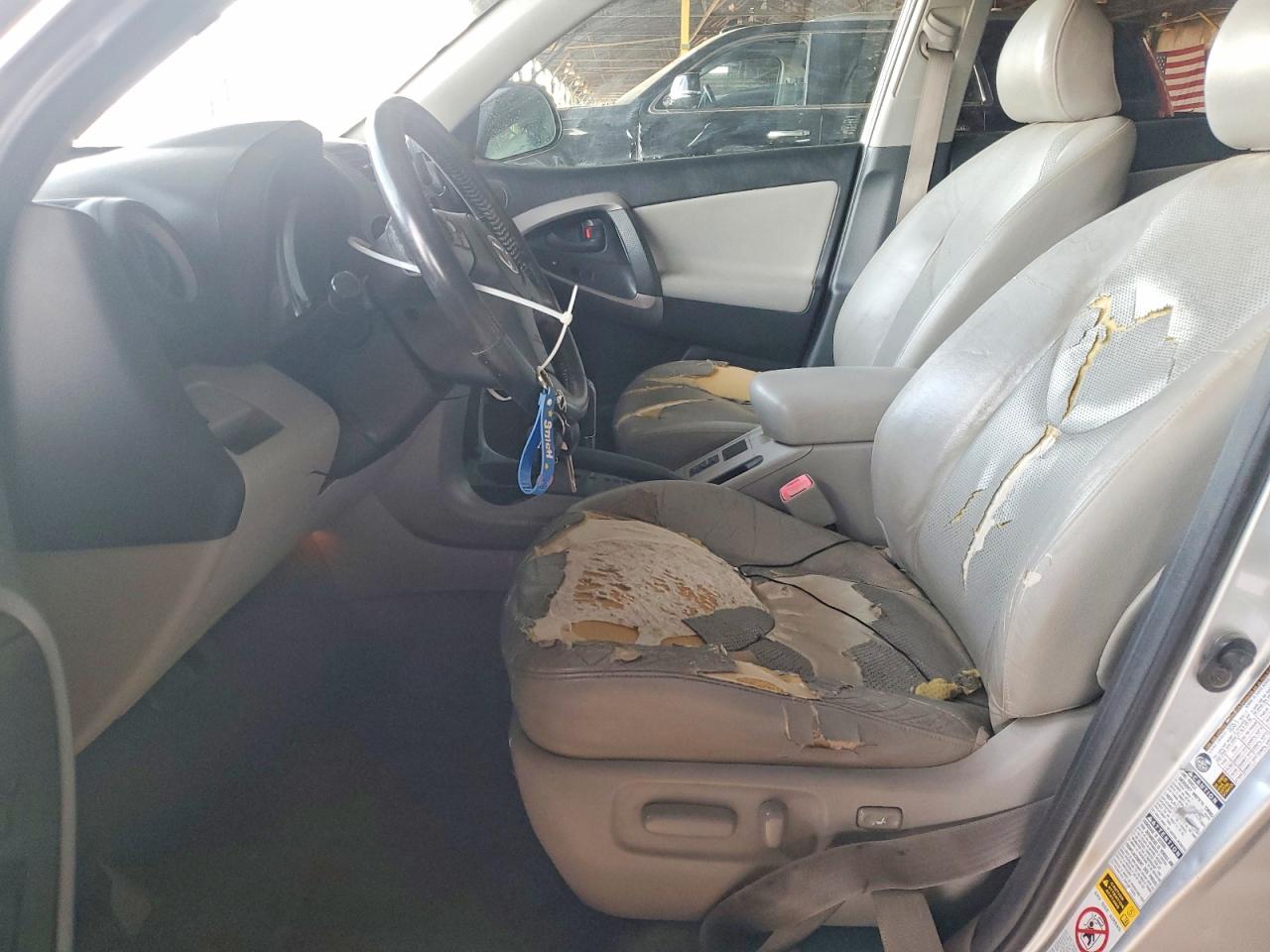 TOYOTA RAV4 2006 — 8