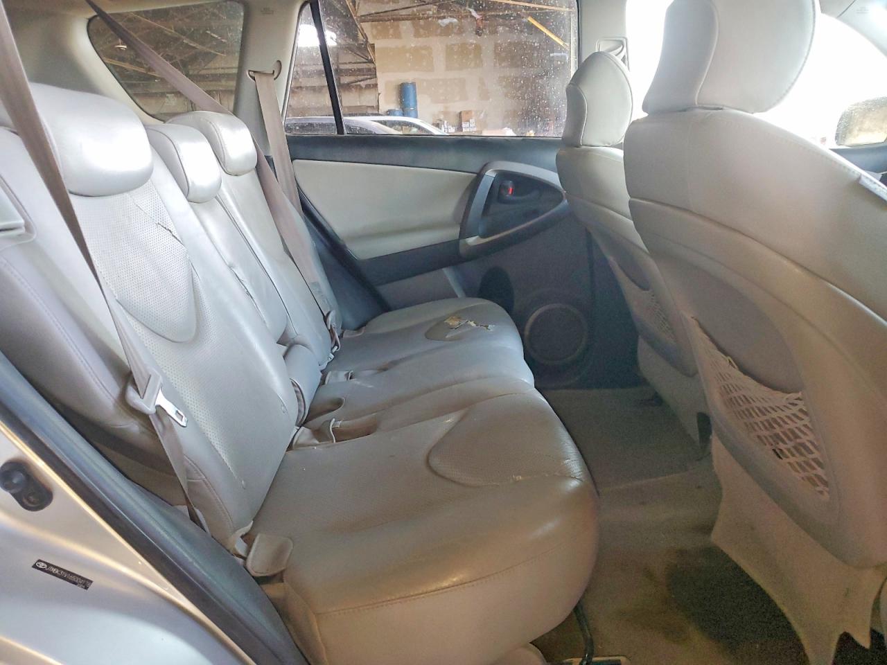 TOYOTA RAV4 2006 — 11