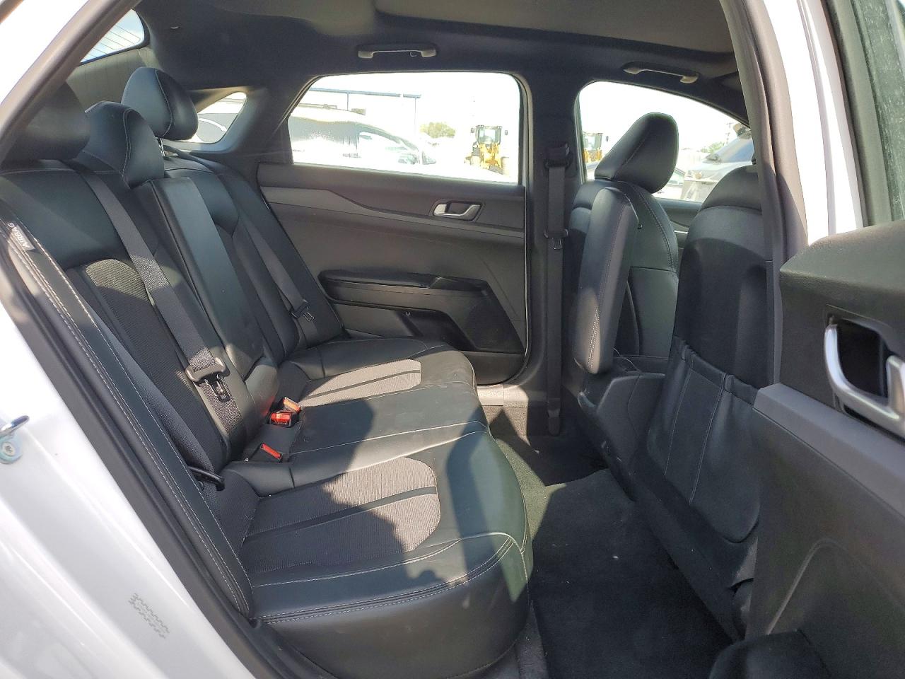 KIA K5 2023 — 10