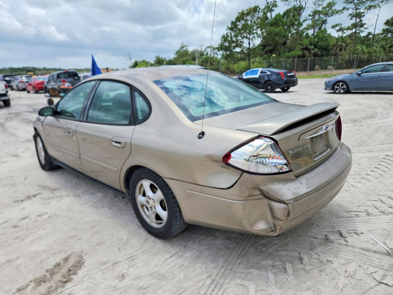 FORD TAURUS 2003 — 3