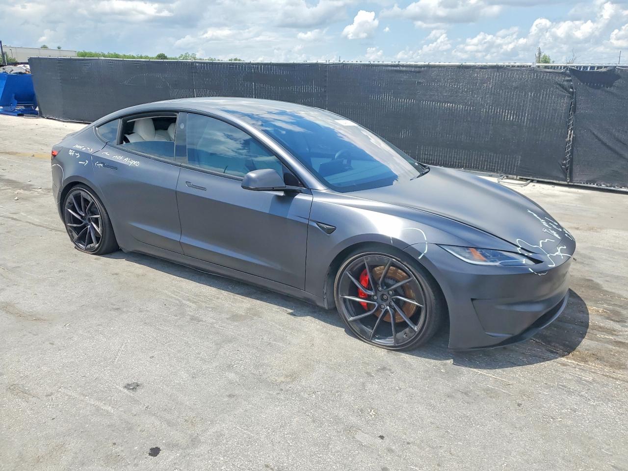 TESLA MODEL 3 2024 — 5
