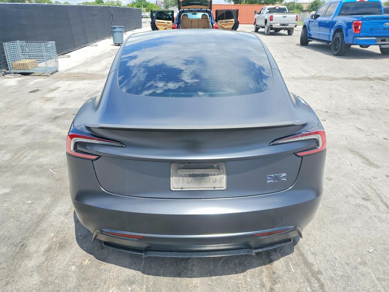 TESLA MODEL 3 2024 — 7