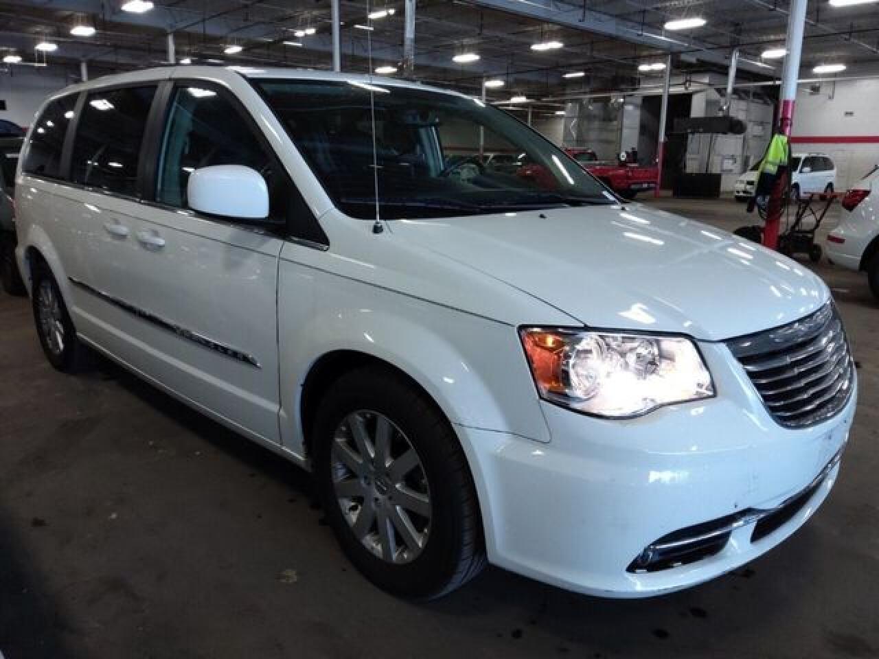 CHRYSLER TOWN & COUNTRY 2012 — 3