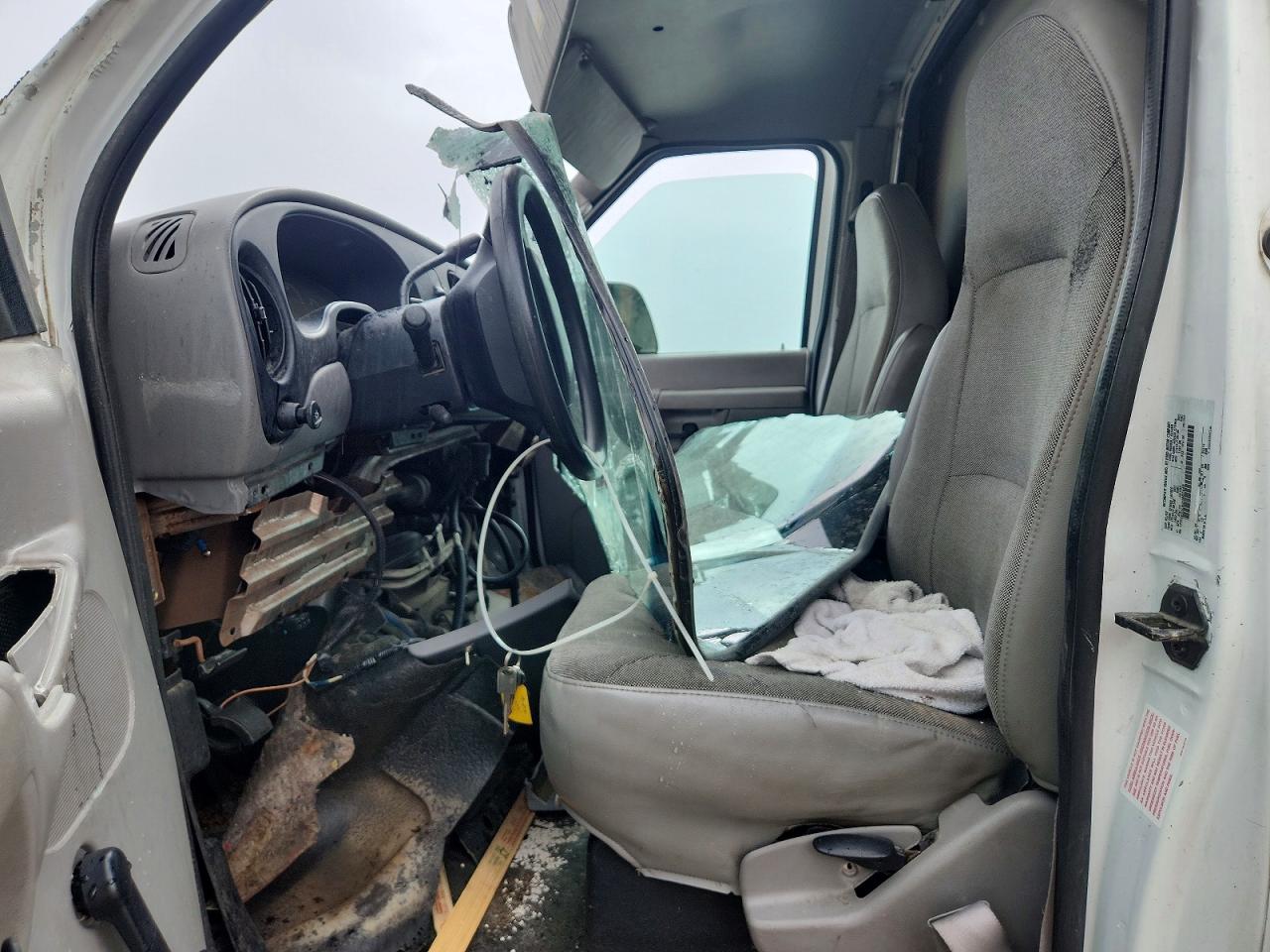 FORD ECONOLINE 2002 — 8