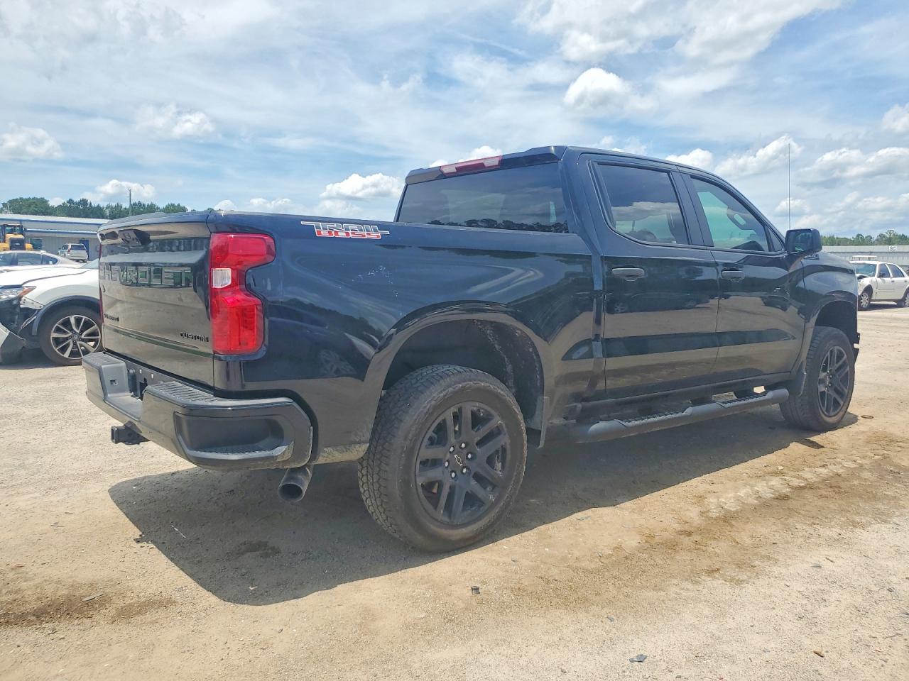 CHEVROLET SILVERADO 2025 — 4