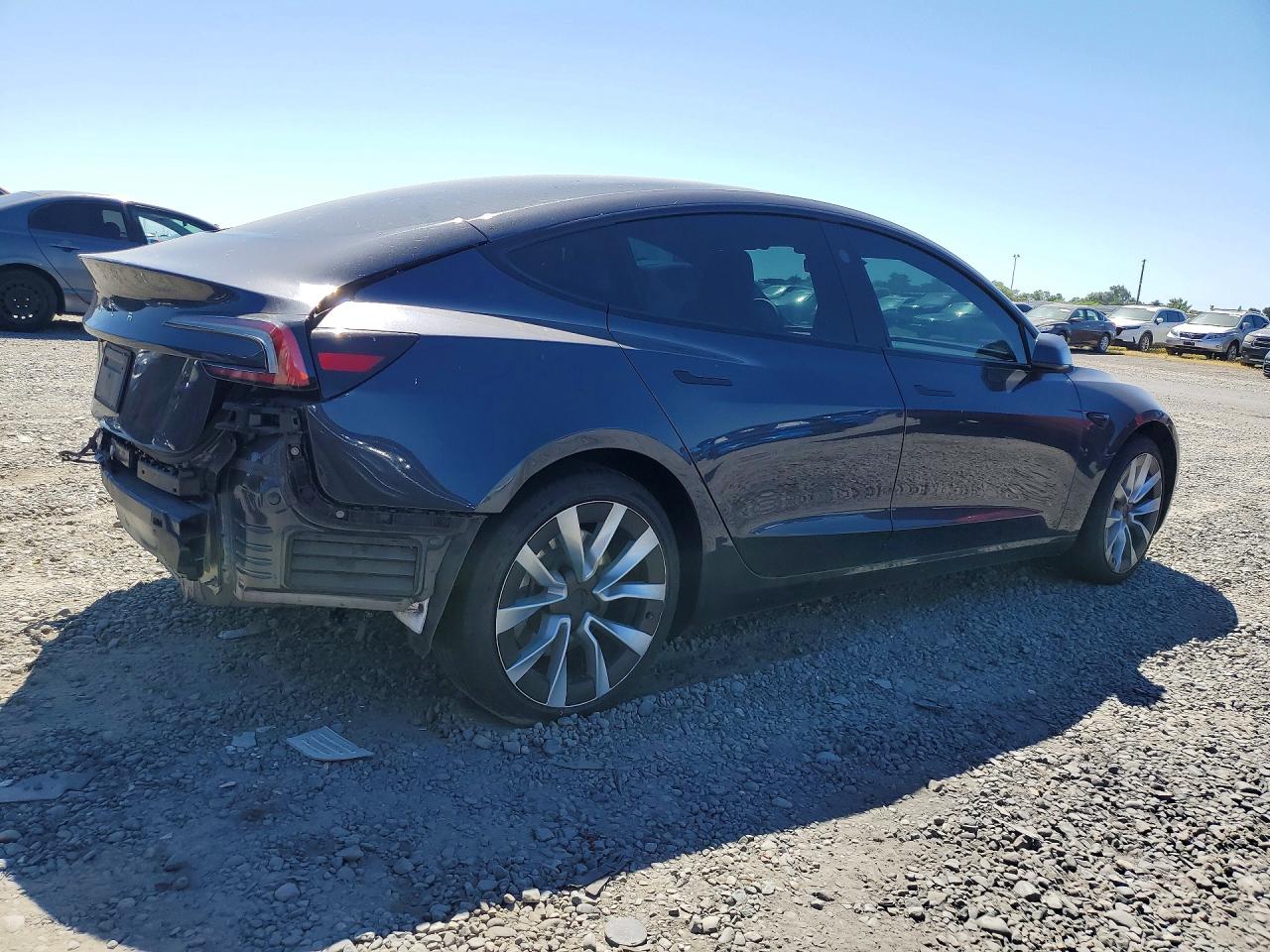 TESLA MODEL 3 2025 — 4