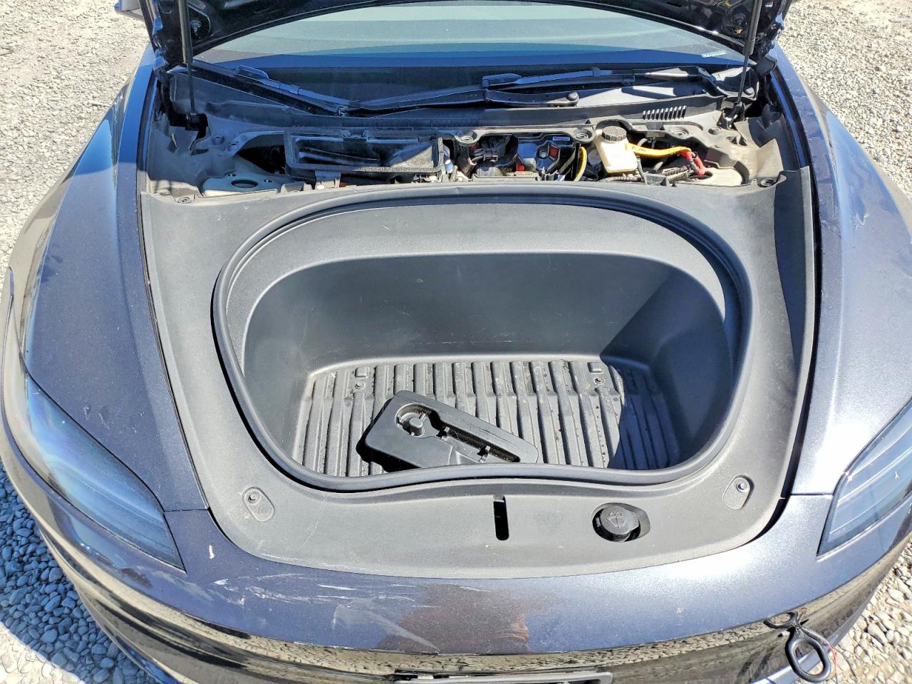 TESLA MODEL 3 2025 — 12