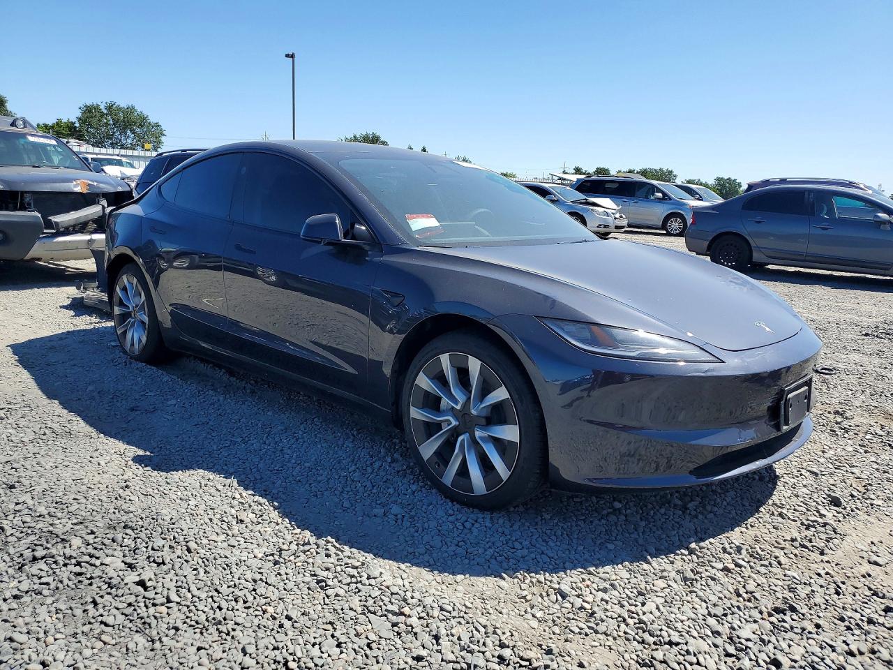 TESLA MODEL 3 2025 — 5