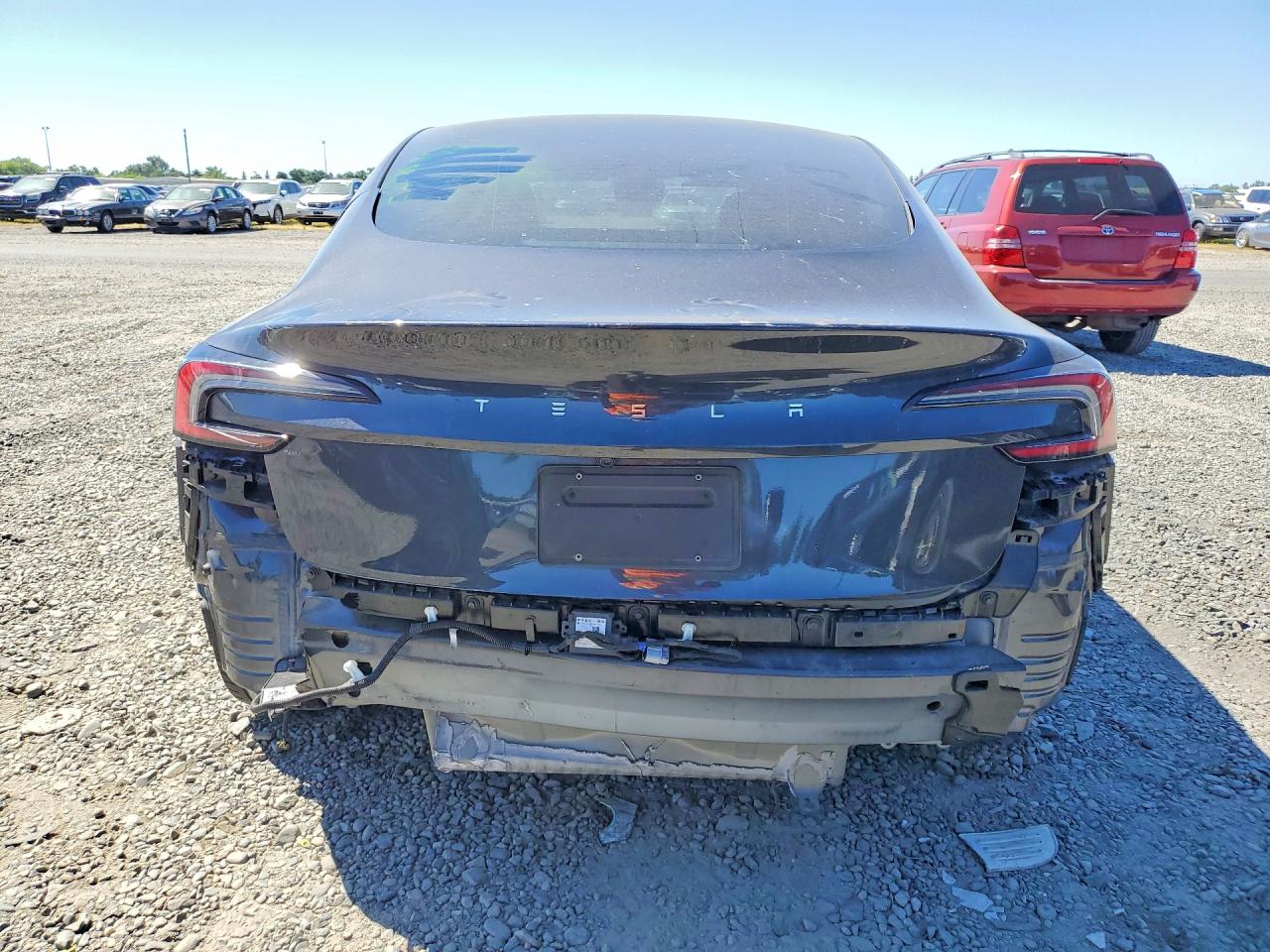 TESLA MODEL 3 2025 — 7