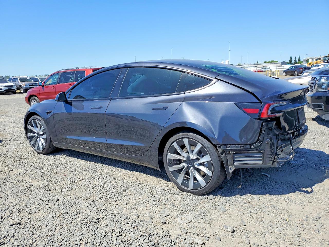 TESLA MODEL 3 2025 — 3