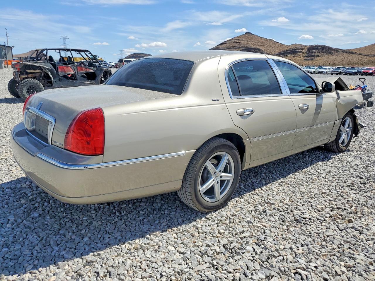 LINCOLN TOWN CAR 2006 — 4