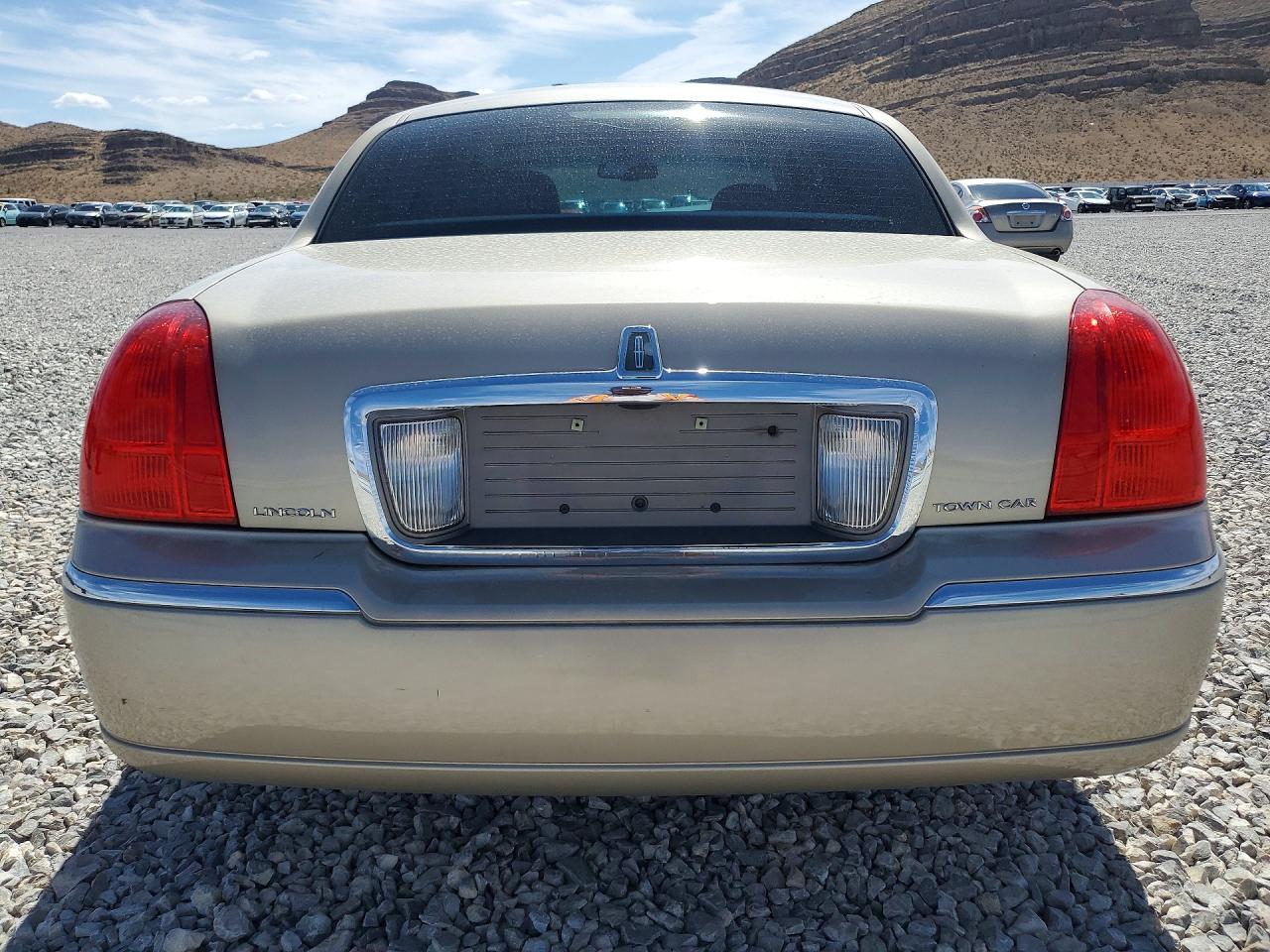 LINCOLN TOWN CAR 2006 — 7
