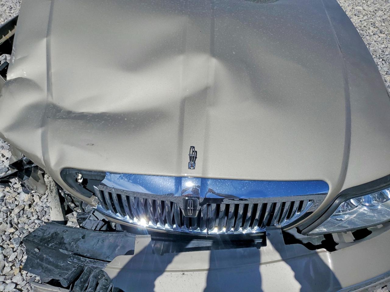 LINCOLN TOWN CAR 2006 — 12