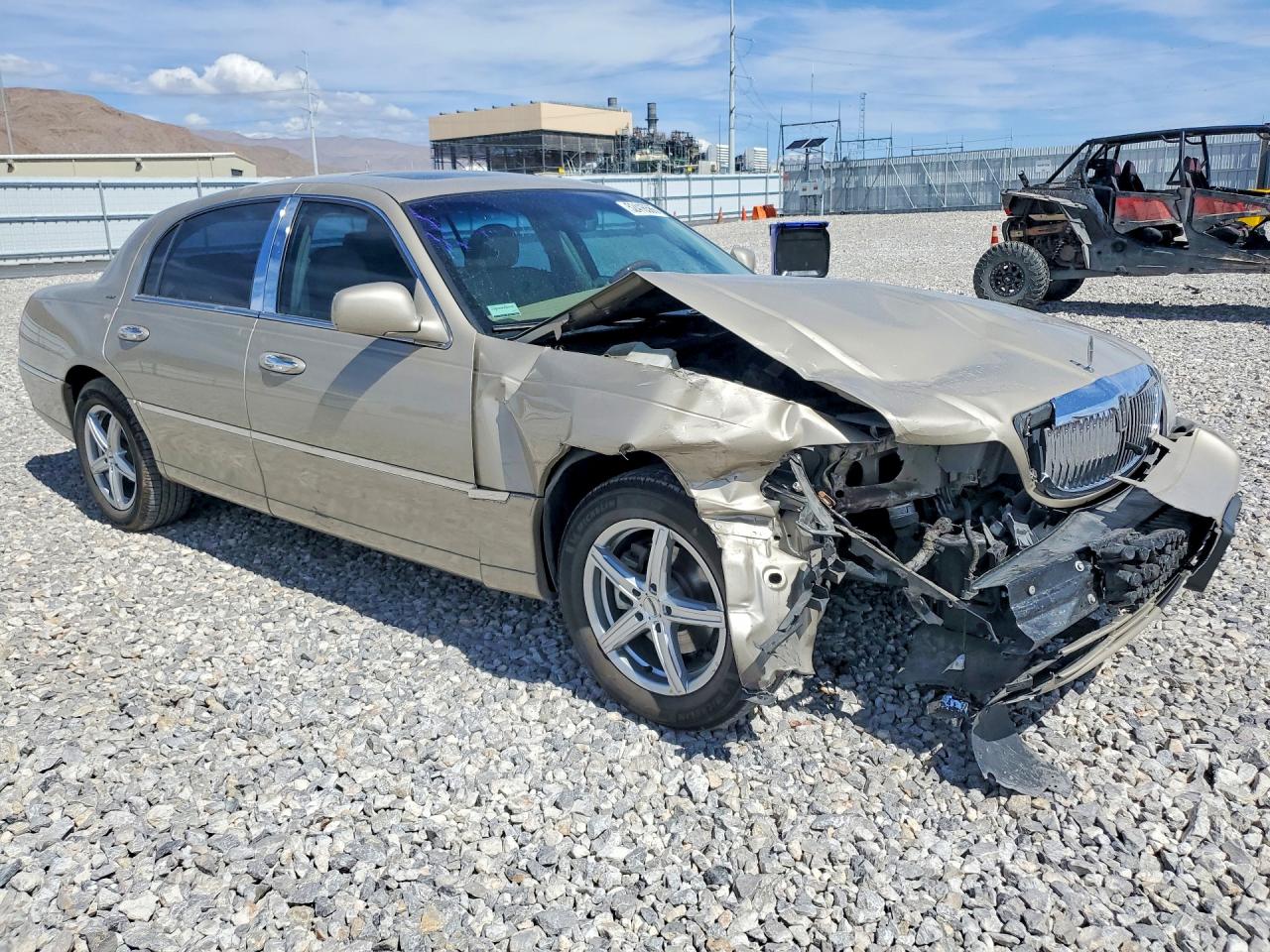 LINCOLN TOWN CAR 2006 — 5