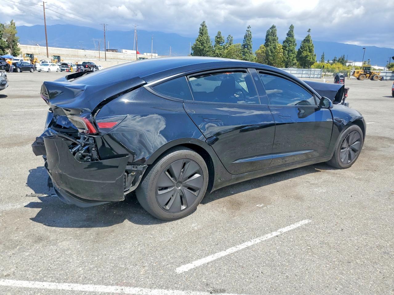 TESLA MODEL 3 2025 — 4