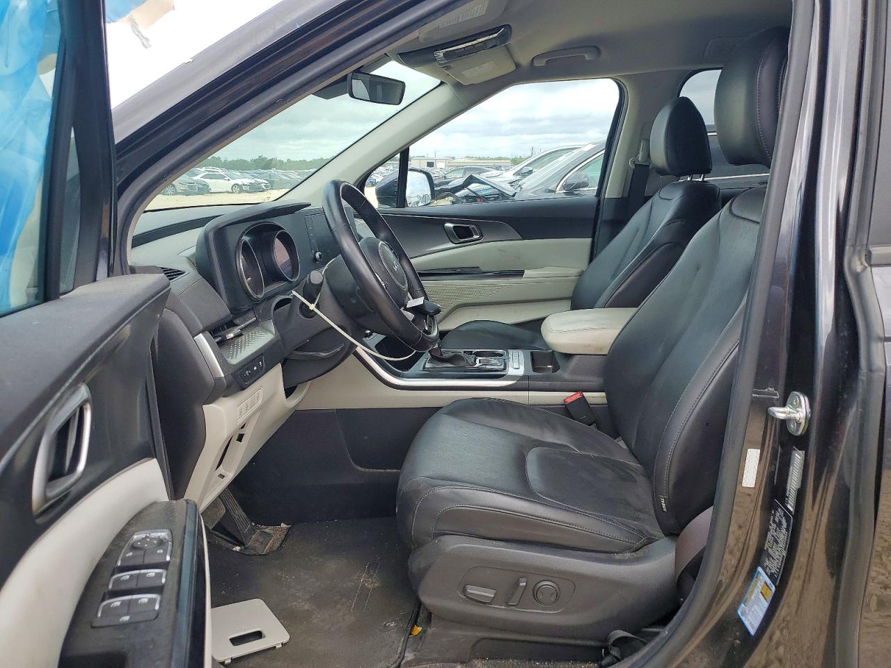KIA CARNIVAL 2023 — 8