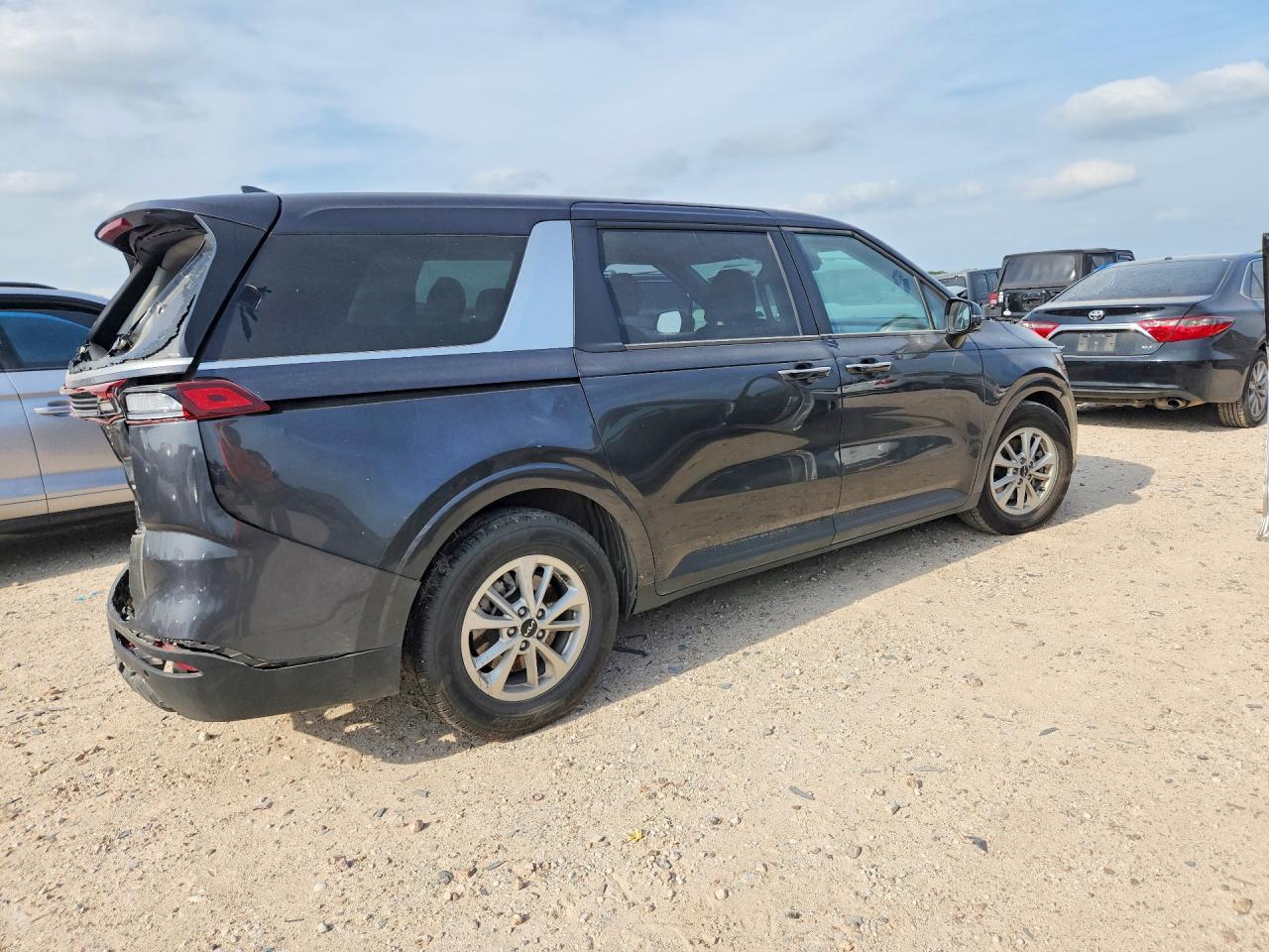 KIA CARNIVAL 2023 — 4
