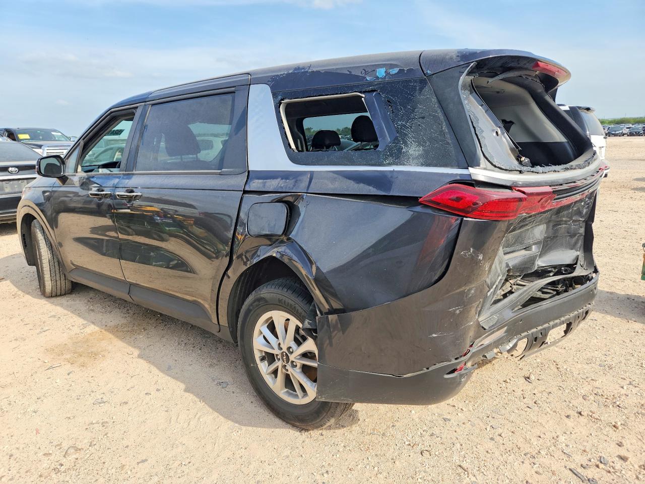 KIA CARNIVAL 2023 — 3
