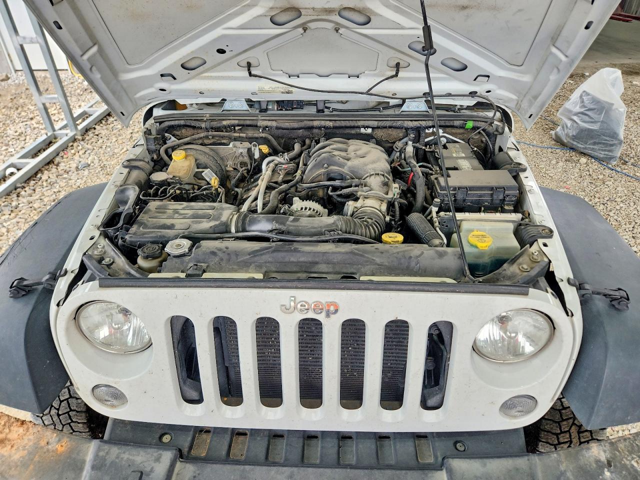JEEP WRANGLER UNLIMITED 2016 — 13
