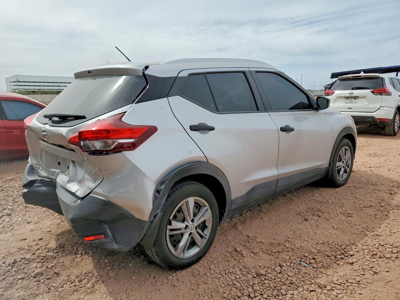 NISSAN KICKS 2019 — 4