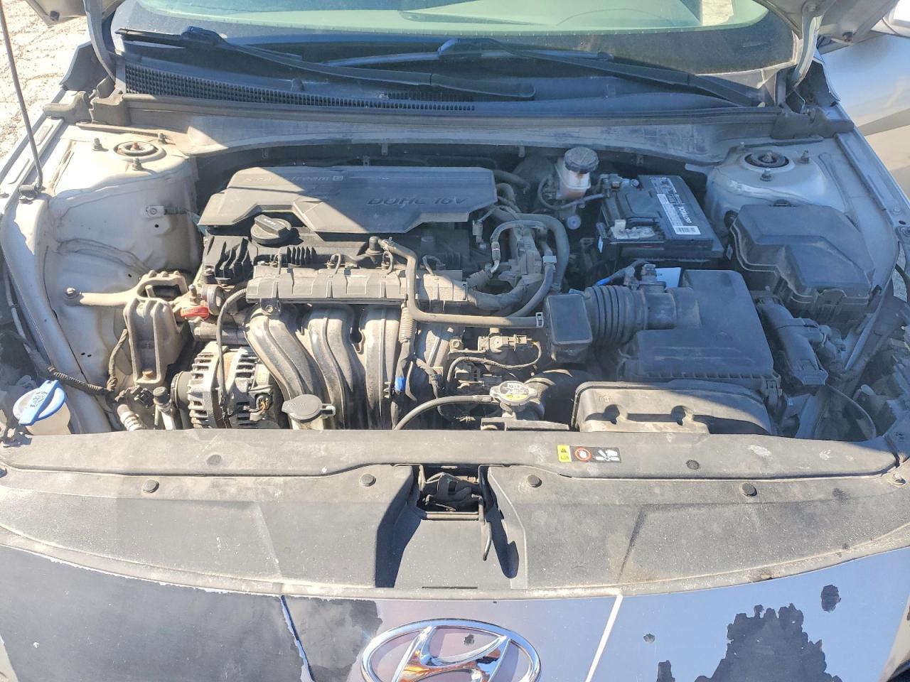 HYUNDAI ELANTRA 2022 — 12