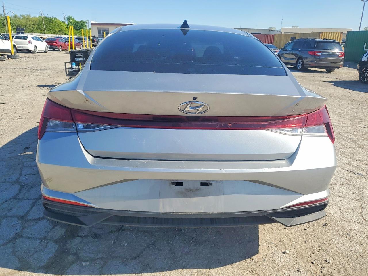 HYUNDAI ELANTRA 2022 — 7