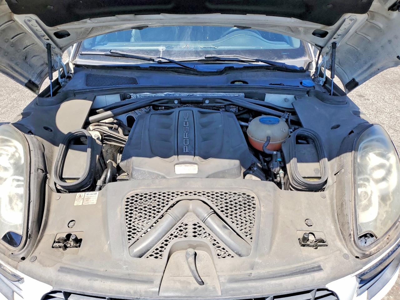 PORSCHE MACAN 2017 — 13