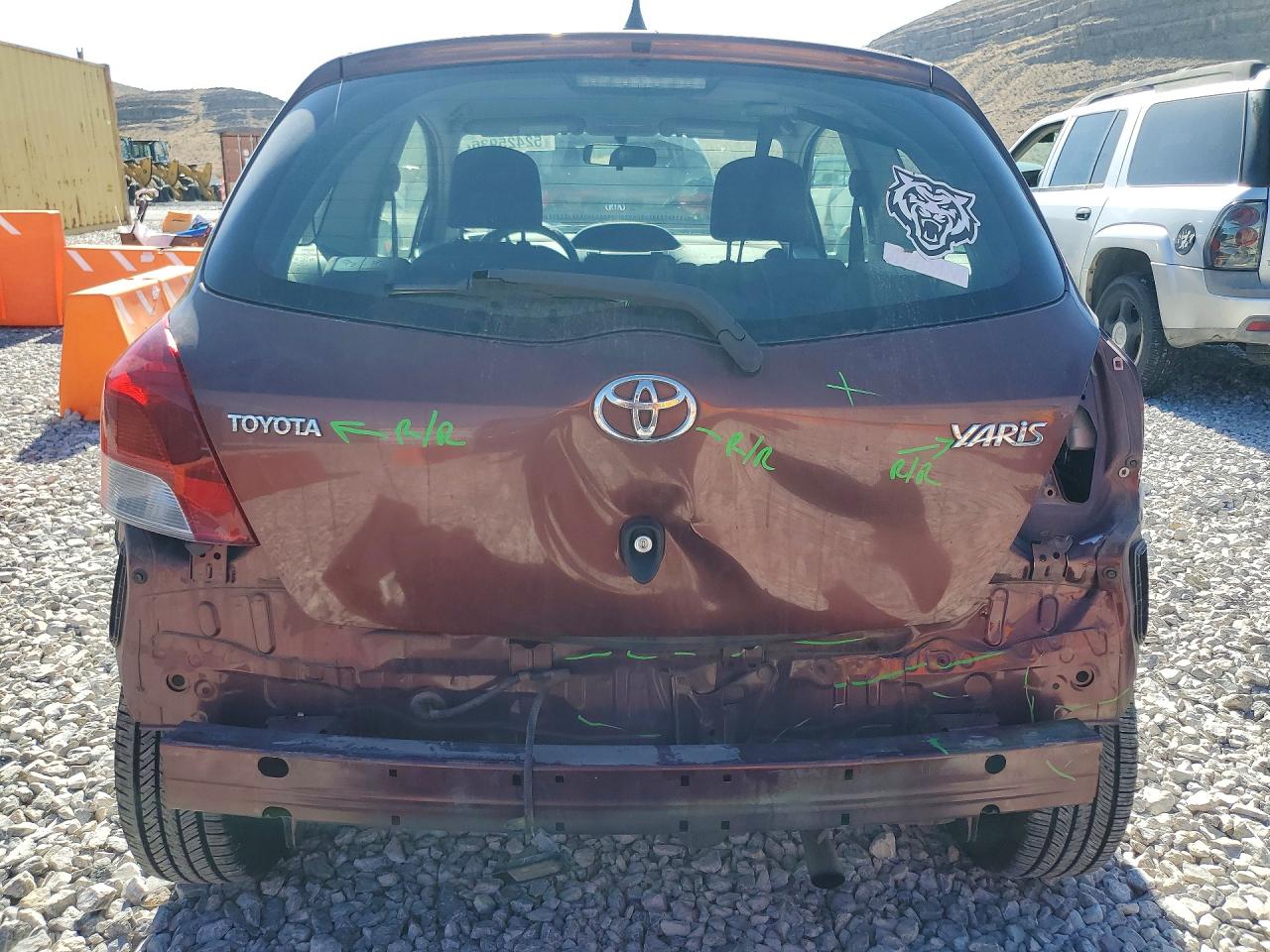 TOYOTA YARIS 2010 — 7