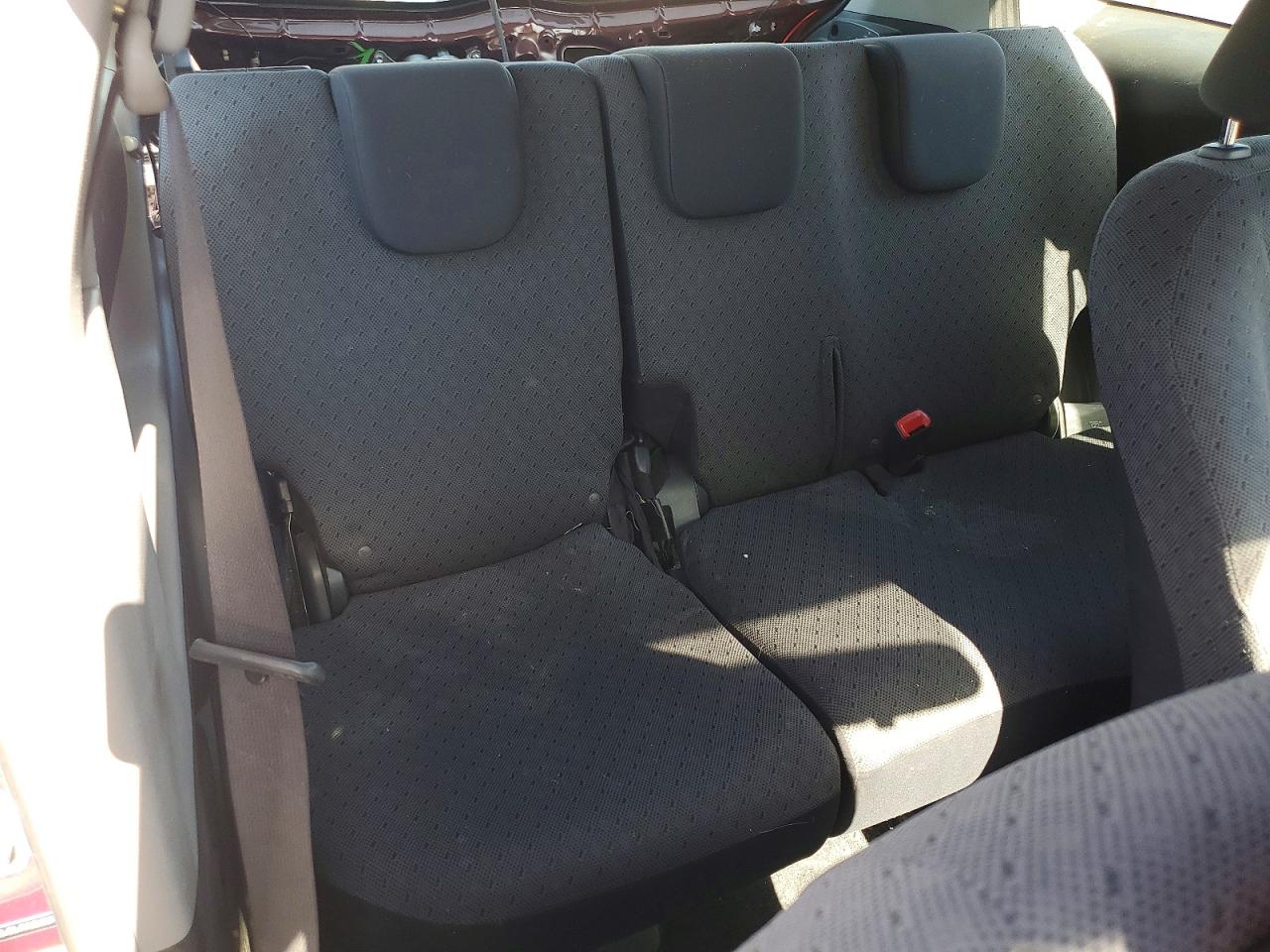 TOYOTA YARIS 2010 — 11