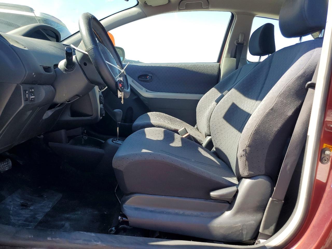 TOYOTA YARIS 2010 — 8