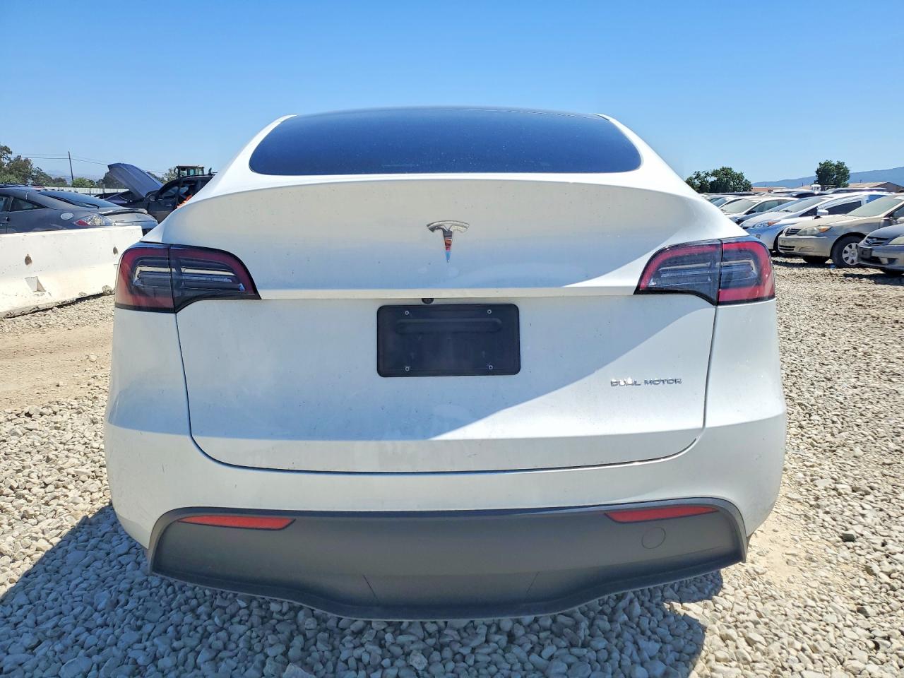 TESLA MODEL Y 2023 — 7