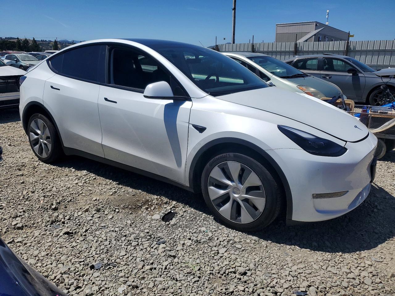 TESLA MODEL Y 2023 — 5