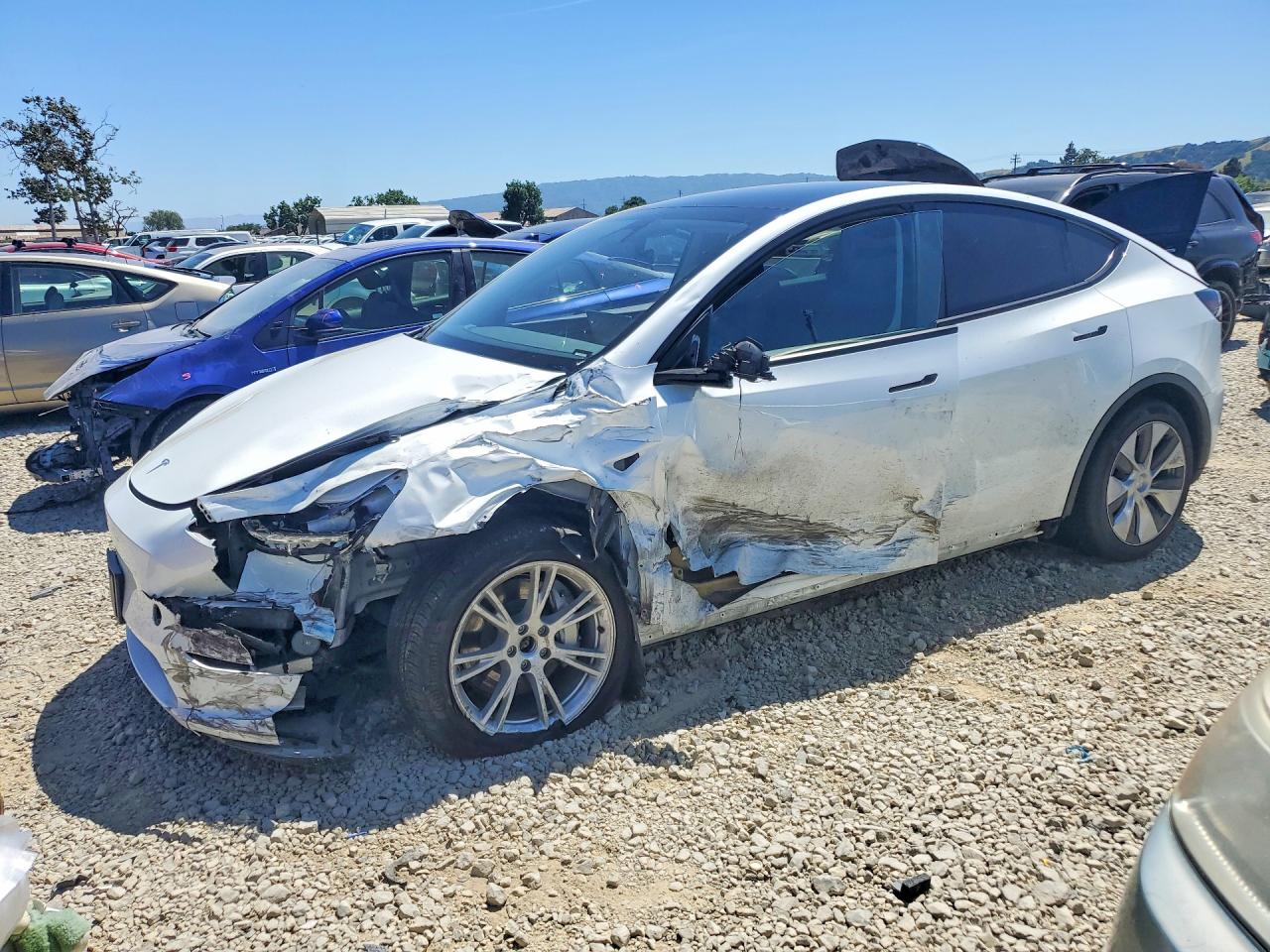 TESLA MODEL Y 2023 — 2