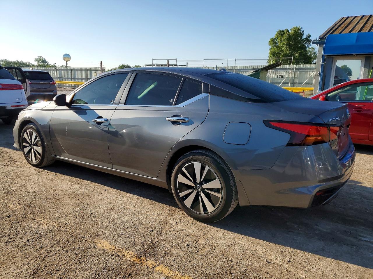NISSAN ALTIMA 2021 — 3