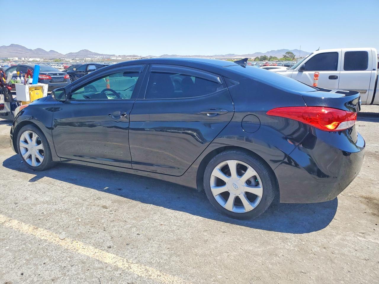 HYUNDAI ELANTRA 2013 — 3