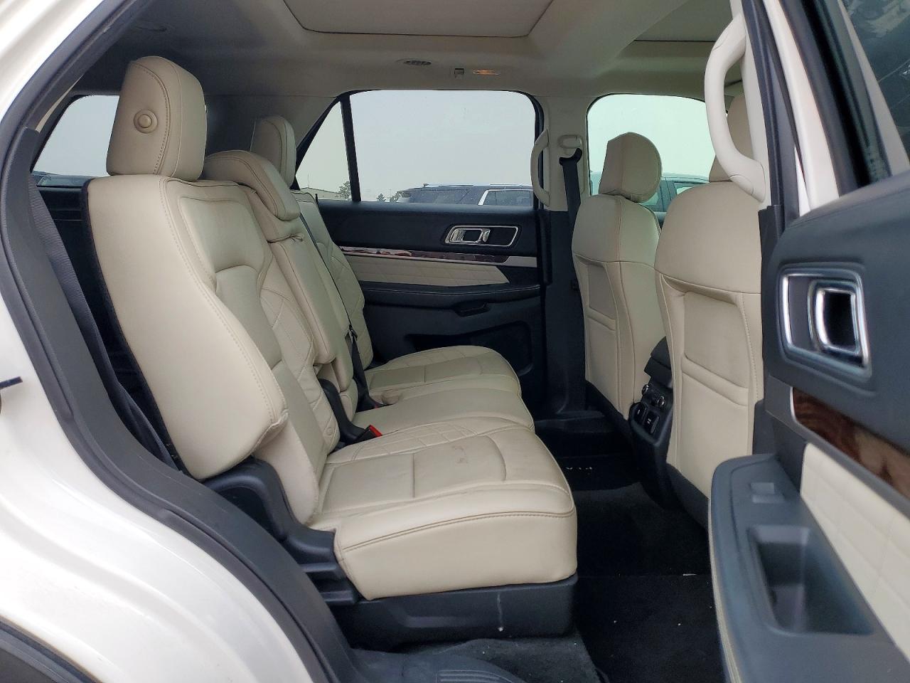FORD EXPLORER 2016 — 12