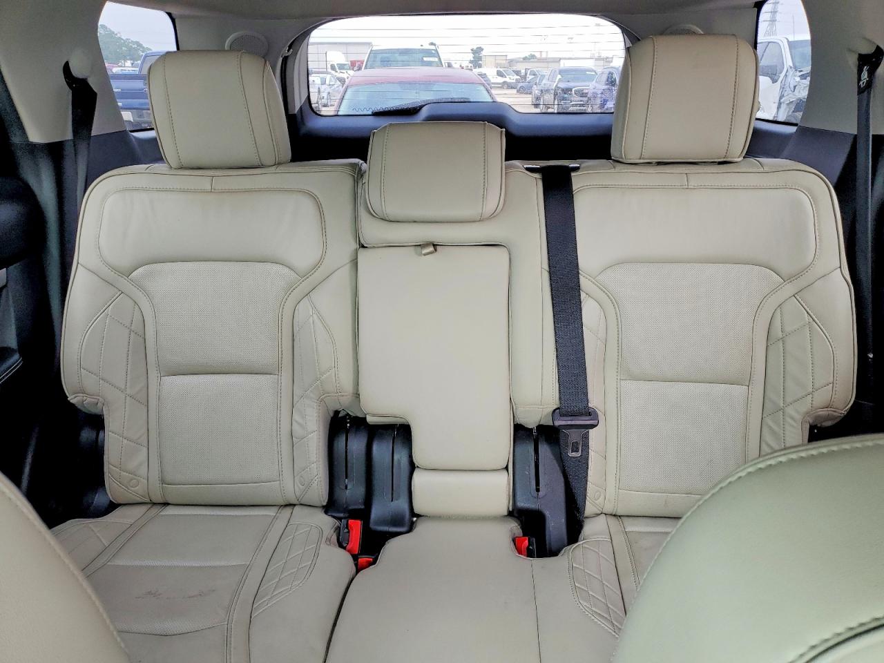 FORD EXPLORER 2016 — 11