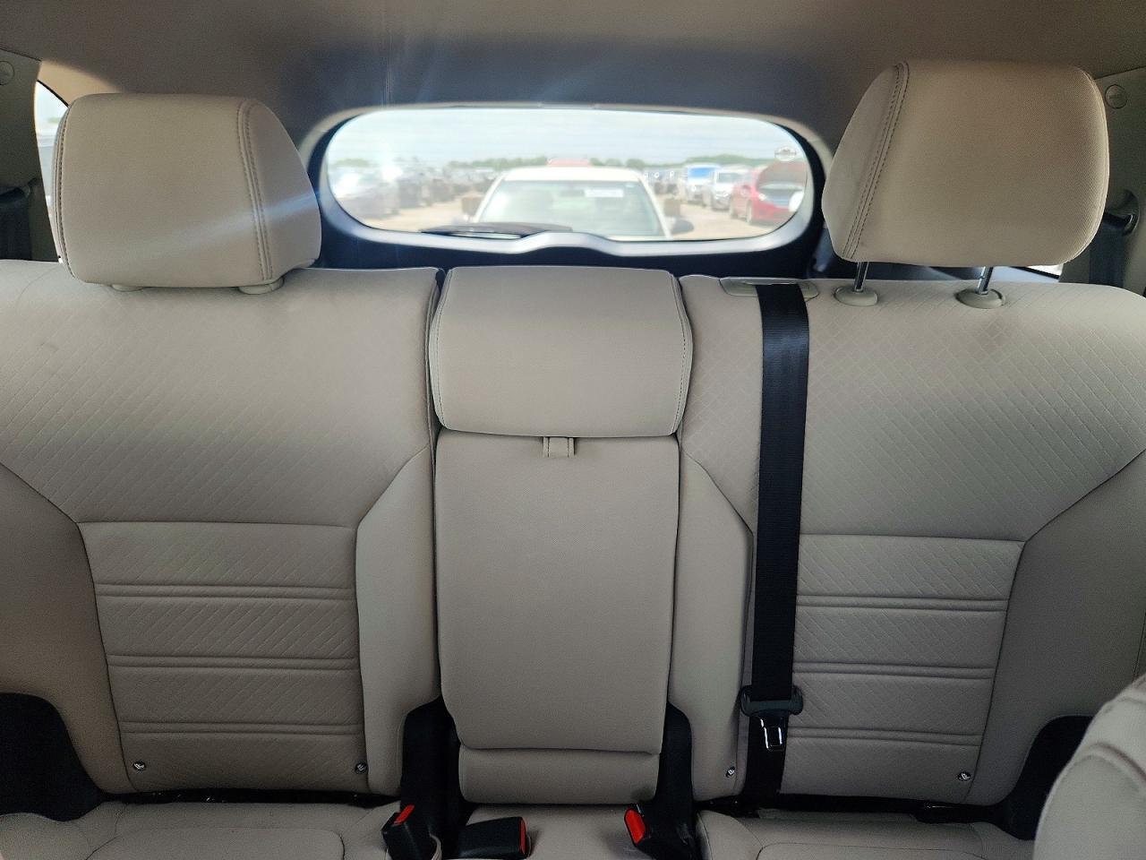 KIA SORENTO 2016 — 11