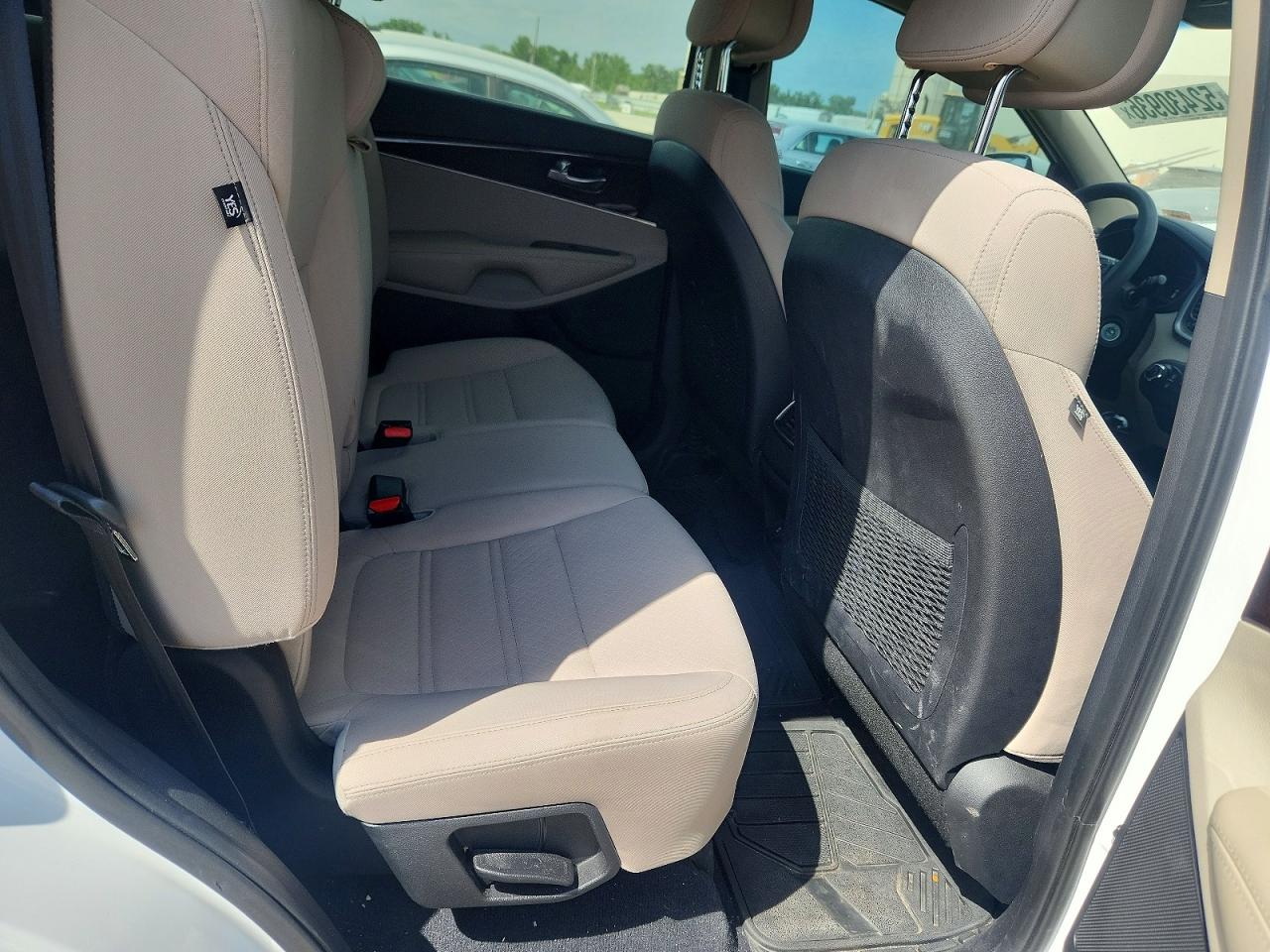 KIA SORENTO 2016 — 12