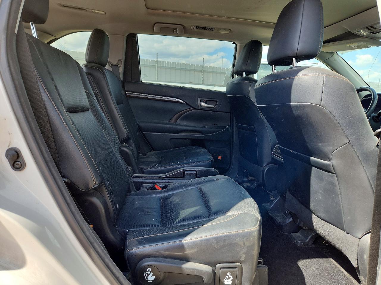 TOYOTA HIGHLANDER 2014 — 12