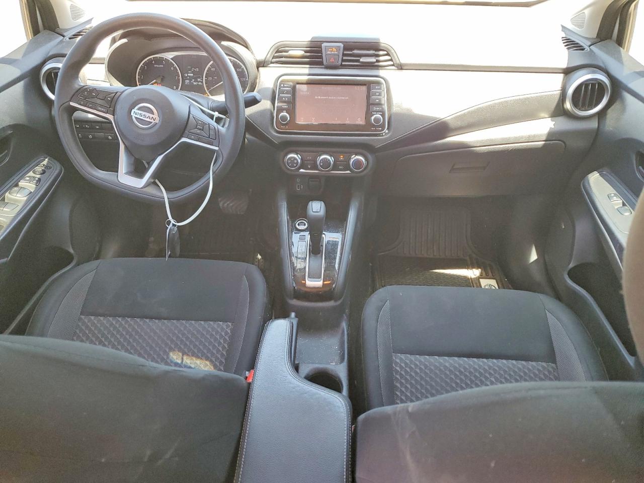 NISSAN VERSA 2020 — 9