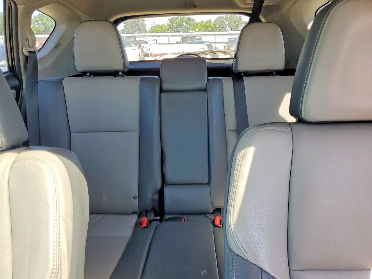 TOYOTA RAV4 2015 — 11