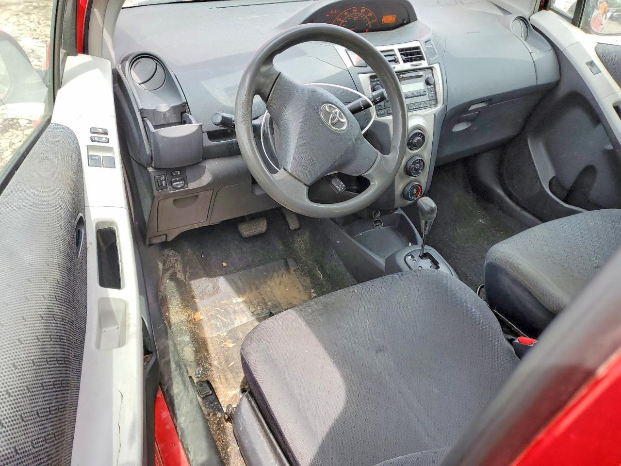 TOYT YARIS 2011 — 9