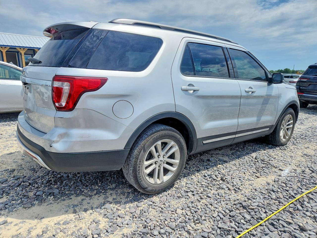 FORD EXPLORER 2017 — 4