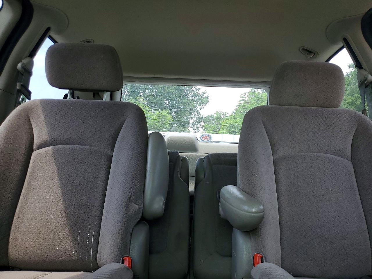 DODGE CARAVAN 2005 — 11